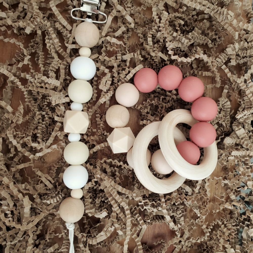 Handmade Pacifier clip & teether set - Picture 3 of 5